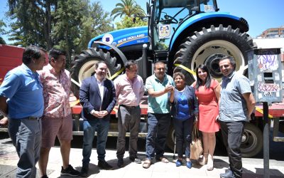 Pelluhue cuenta con un nuevo tractor financiado por el Gobierno Regional del Maule